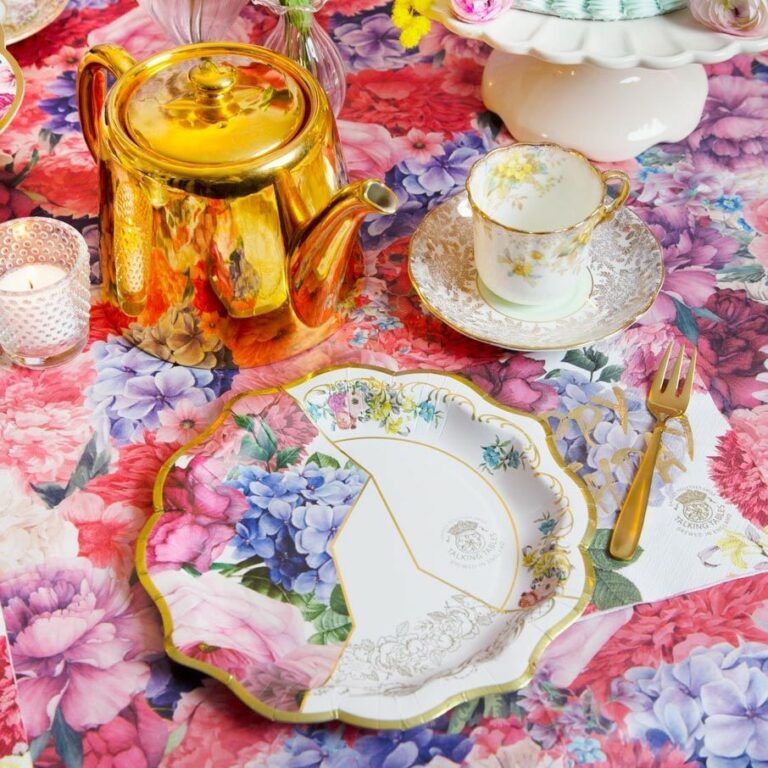 Vintage blommig bordsduk