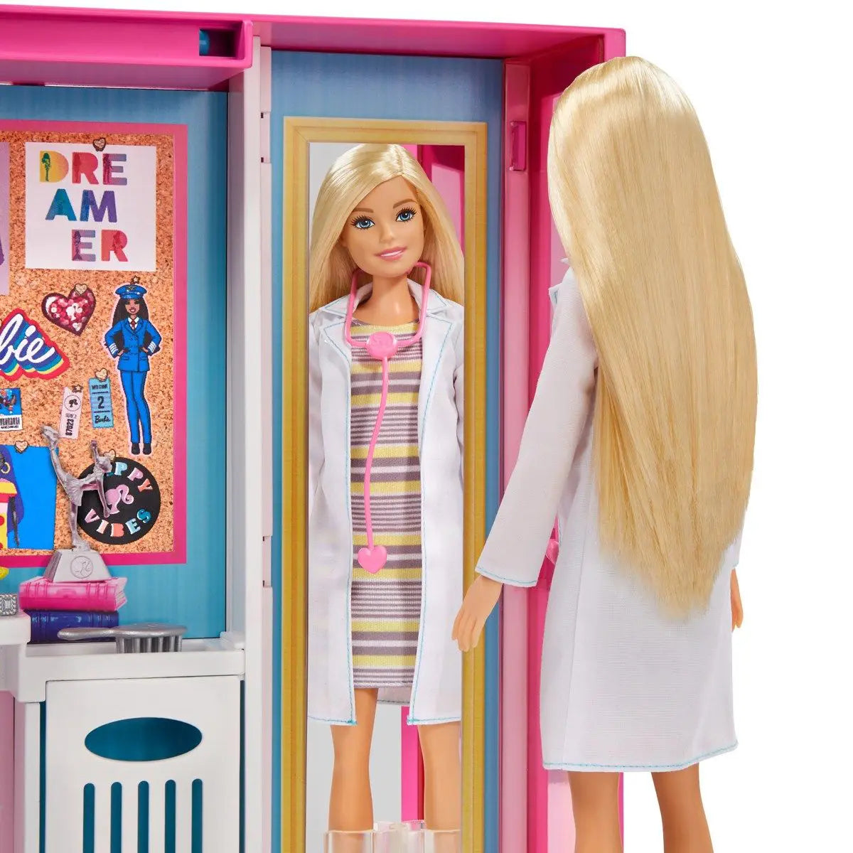Barbie Fashionistas Docka + STOR Garderob med 25 tillbehör, 60x30 cm