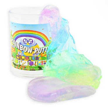 PUTTY GLITTER 4 LAYERS 120g 8cm är en underhållande och stressreducerande leksak som passar både barn och vuxna. Den innehåller fyra olika glitterlager och är perfekt för att stimulera både känseln och synen, samtidigt som den hjälper dig att hålla fokus och avslappna.