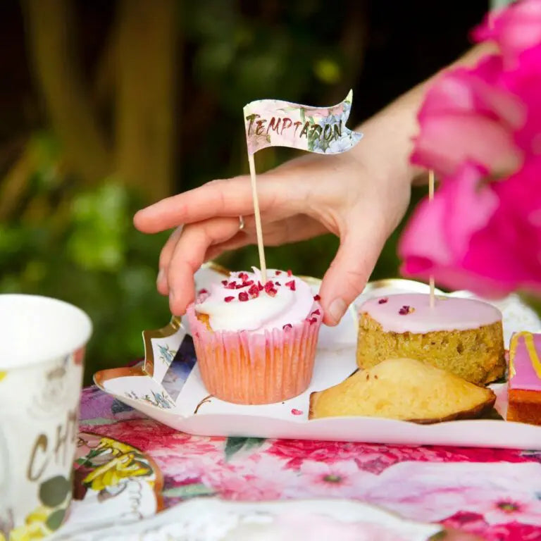Truly Scrumptious vintage canapéflaggor