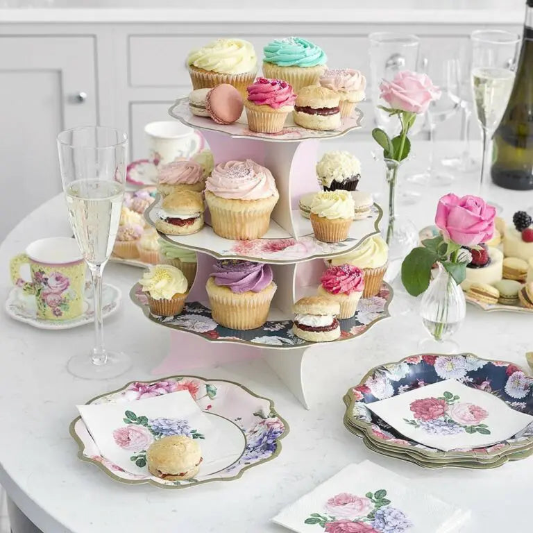 Truly Scrumptious 3-vånings kakfat med blommor