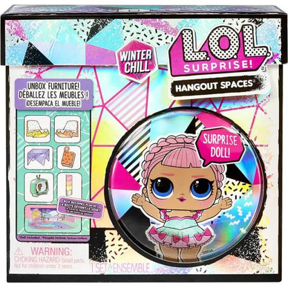 L.O.L. Surprise Docka Winter Chill Hangouts + Scen & Möbelset 10+ Överraskningar