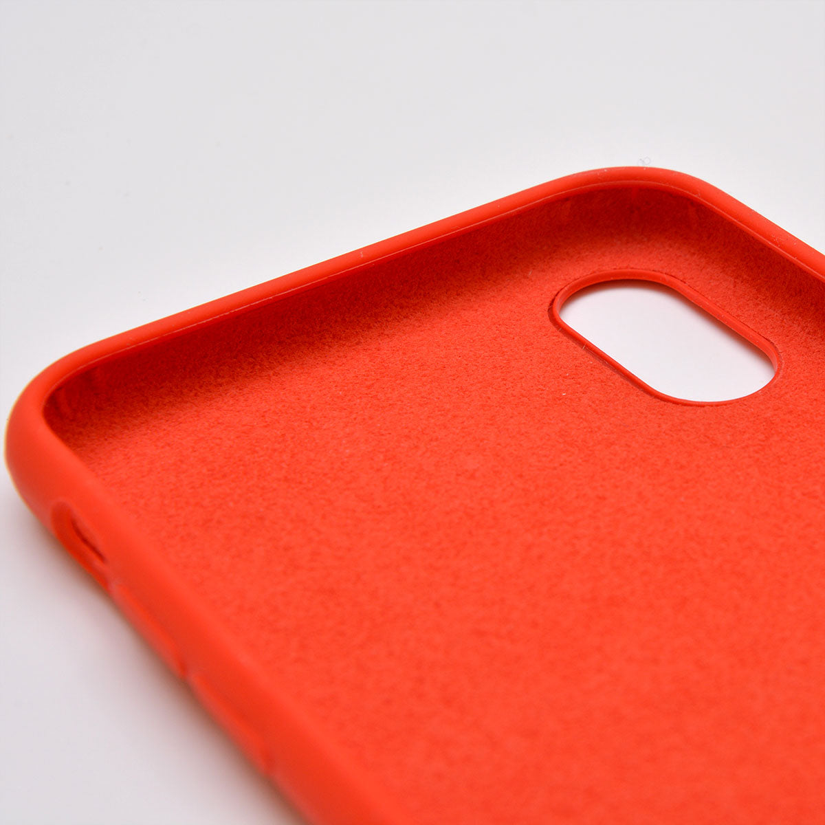 HS Silicon Case iPhone inside
