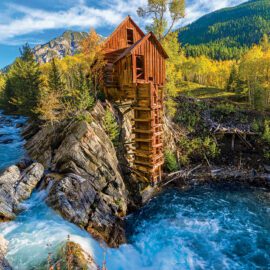 eller den gamla kvarnen, är ett kraftverk från 1892 som ligger på en utsprång ovanför Crystal River i Crystal, Colorado, USA